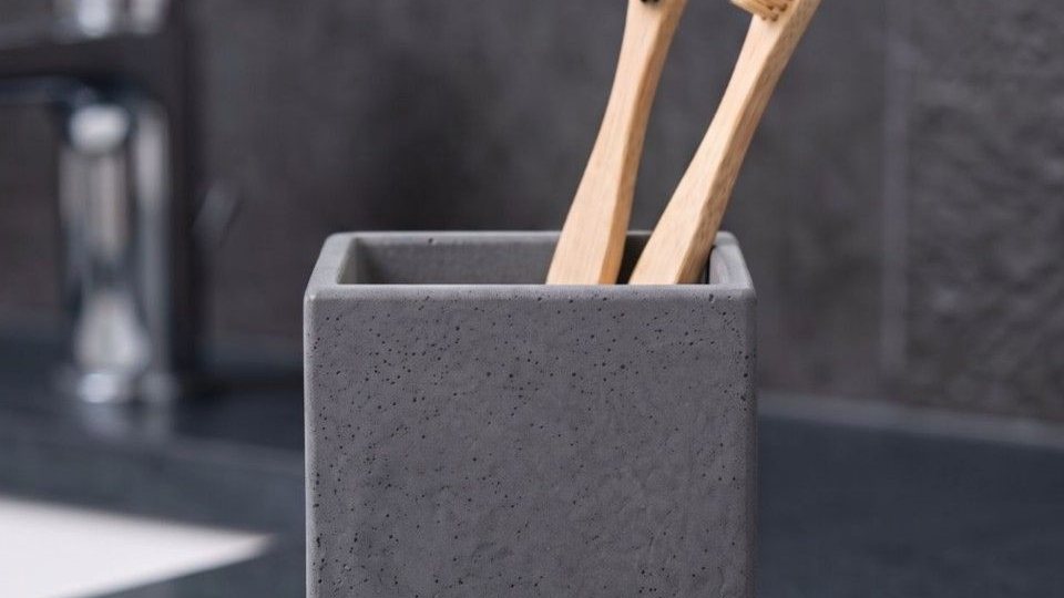 Стакан для зубных щёток из бетона, квадратный — графит, 8×8×11 см